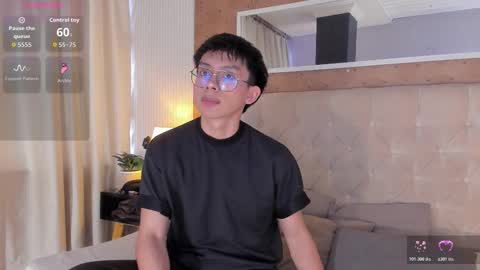 Lyan online show from November 15, 2025, 7:10 pm