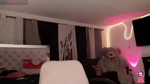 Lyann  online show from March 5, 2025, 5:29 am