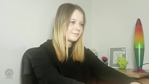 Snapshot of lydiasunny chatting on November 6, 2025, 7:15 pm Lydia online show from November 6, 2025, 7:15 pm