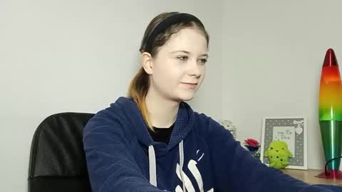 Snapshot of lydiasunny chatting on November 7, 2025, 7:03 pm Lydia online show from November 7, 2025, 7:03 pm