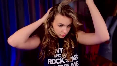 simply Eliza  online show from October 4, 2025, 8:34 am