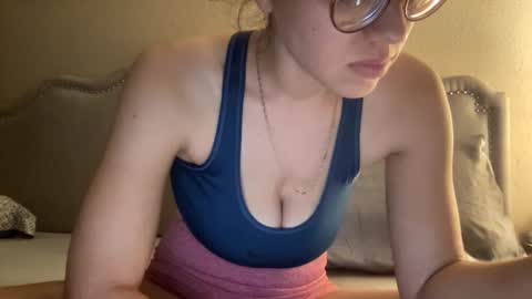 Olivia online show from December 22, 2025, 5:48 am