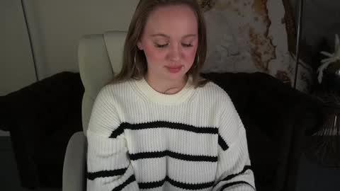 lylanimfa online show from December 11, 2024, 7:25 pm