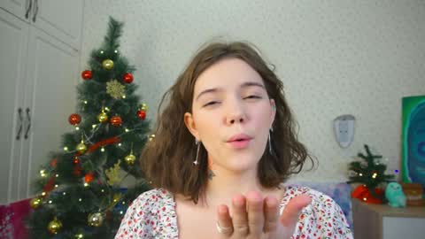 hi im Lyle online show from December 12, 2024, 3:21 am