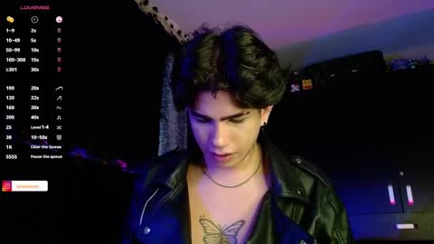 Lyle Bennett Freelance Model online show from December 16, 2024, 1:22 pm