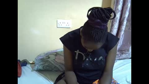 lyn_anna online show from September 13, 2025, 8:08 pm