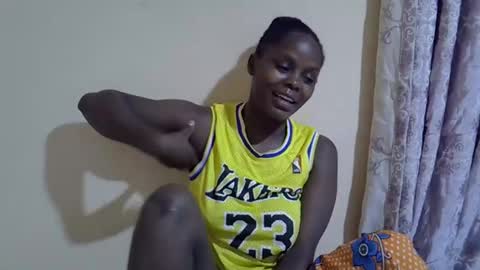 lyn_anna online show from October 21, 2025, 7:47 pm