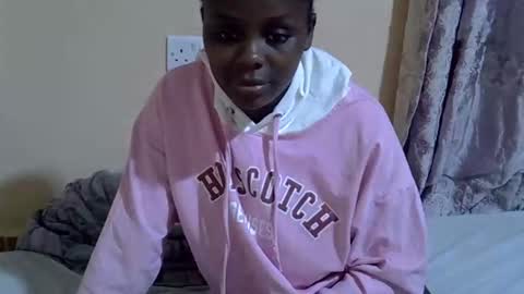 lyn_anna online show from October 25, 2025, 9:20 pm