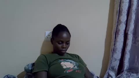 lyn_anna online show from October 28, 2025, 8:51 am