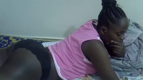 lyn_anna online show from May 18, 2026, 10:48 pm