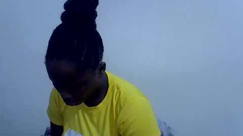 lyn_anna online show from May 21, 2026, 2:35 pm