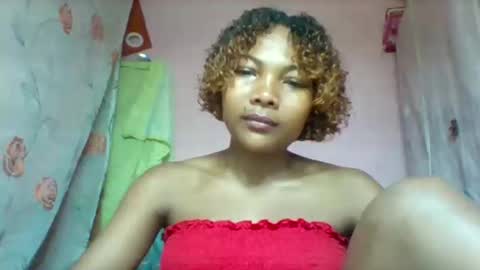 Snapshot of lyndah19 chatting on February 4, 2026, 5:30 pm lyndah19 online show from February 4, 2026, 5:30 pm