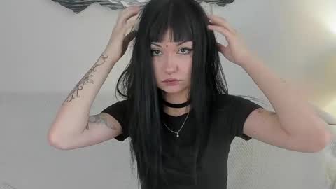 Mia online show from April 27, 2026, 8:01 am