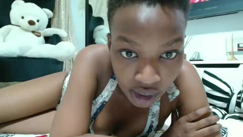 lyne898 online show from April 14, 2026, 4:29 am