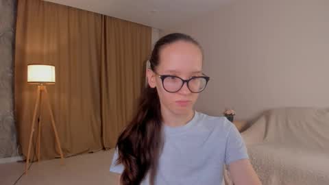 Sara online show from October 26, 2025, 4:02 pm