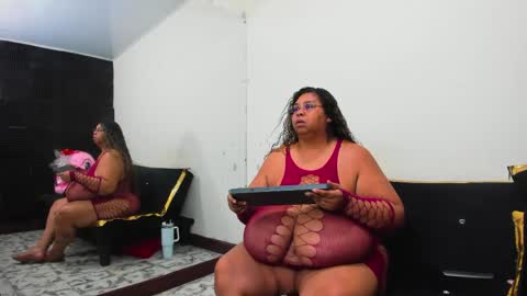 Snapshot of lynn_and_esteban chatting on May 27, 2026, 2:30 am Lynn jonnes online show from May 27, 2026, 2:30 am