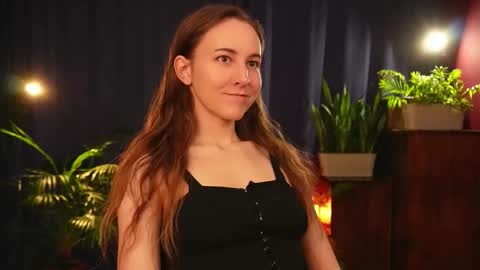 Lynn online show from November 17, 2025, 2:45 pm