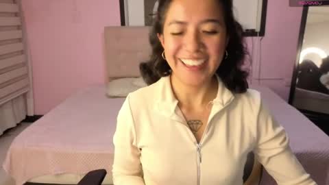 lynn_turner_ online show from April 7, 2026, 7:58 pm