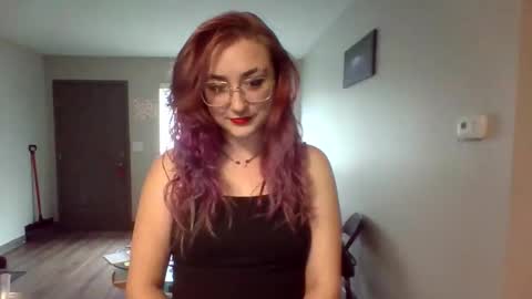 Lynn  online show from April 4, 2026, 6:05 pm