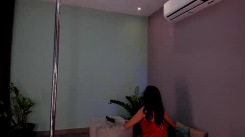 lynnsam_ online show from February 4, 2025, 2:07 am