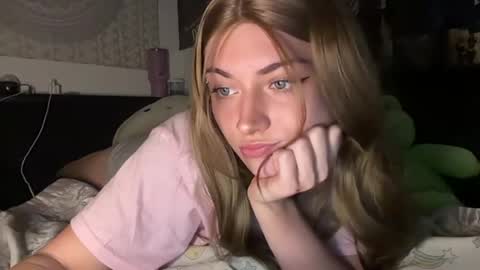 lynnxadams online show from July 15, 2026, 2:28 am