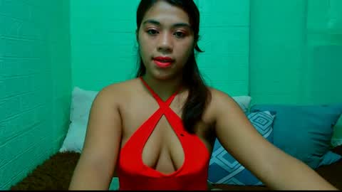 Snapshot of lynskaye2005 chatting on July 26, 2026, 8:27 pm Lyn online show from July 26, 2026, 8:27 pm