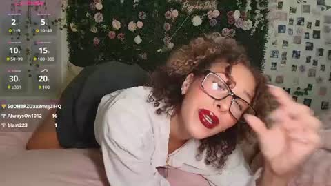 Snapshot of lyracovee chatting on July 20, 2026, 12:25 am Lyra online show from July 20, 2026, 12:25 am