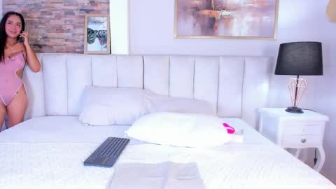 Lizzy smith  online show from November 12, 2025, 9:03 pm