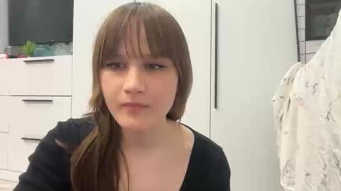 m1umiu online show from April 16, 2026, 5:03 pm