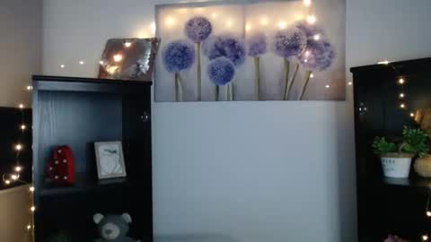 m_i_k_i_ online show from February 2, 2026, 10:58 am