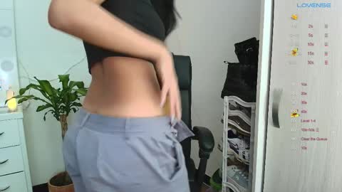 maaddy_ online show from April 9, 2026, 3:28 am