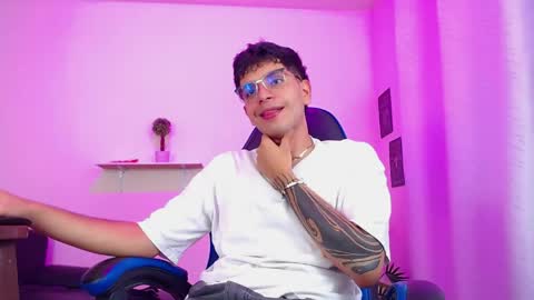 Max online show from April 15, 2026, 7:58 pm