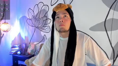 Snapshot of maax_taylor01 chatting on September 19, 2025, 11:33 am online show from September 19, 2025, 11:33 am