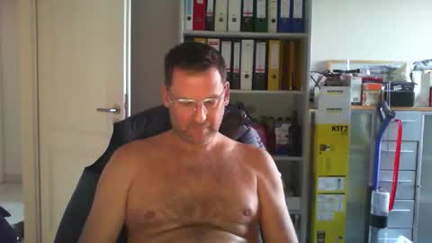 Snapshot of macfly67 chatting on April 1, 2026, 5:43 pm macfly67 online show from April 1, 2026, 5:43 pm