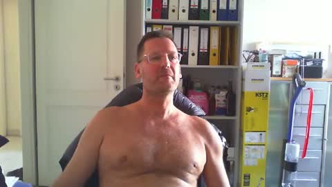 Snapshot of macfly67 chatting on April 6, 2026, 3:02 pm macfly67 online show from April 6, 2026, 3:02 pm