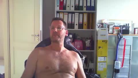 Snapshot of macfly67 chatting on April 9, 2026, 5:29 pm macfly67 online show from April 9, 2026, 5:29 pm