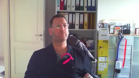 Snapshot of macfly67 chatting on April 15, 2026, 5:42 pm macfly67 online show from April 15, 2026, 5:42 pm