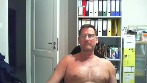 Snapshot of macfly67 chatting on May 3, 2026, 8:15 pm macfly67 online show from May 3, 2026, 8:15 pm