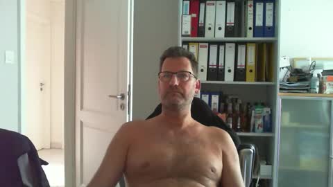 Snapshot of macfly67 chatting on May 14, 2026, 6:20 am macfly67 online show from May 14, 2026, 6:20 am