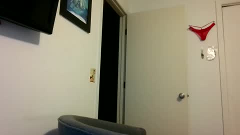 mackdocc001 online show from October 12, 2025, 6:07 pm