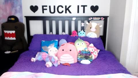 Mackenzie Wolfe online show from October 24, 2025, 4:09 am