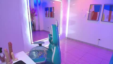 Madame Scarllet  online show from April 14, 2026, 11:38 am