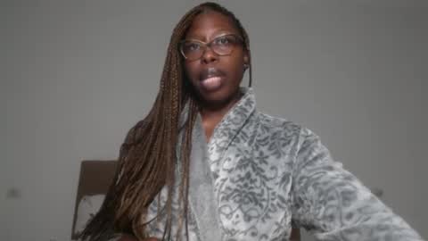 Snapshot of madamindigo chatting on January 5, 2025, 3:11 am YourMadamIndigo online show from January 5, 2025, 3:11 am