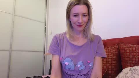 Snapshot of maddalena_ chatting on March 5, 2025, 12:16 am Maddalena online show from March 5, 2025, 12:16 am