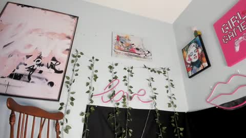 Snapshot of maddi_avalon chatting on February 6, 2025, 12:22 am Maddi Avalon online show from February 6, 2025, 12:22 am