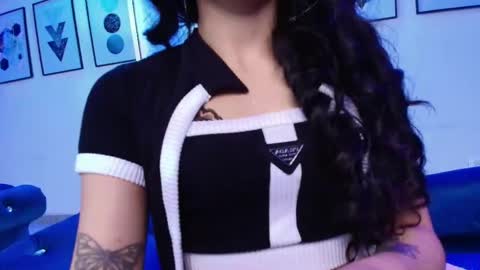 maddie_t18 online show from May 11, 2026, 4:04 pm
