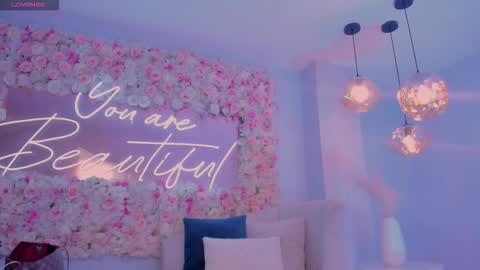 Maddison online show from November 12, 2025, 4:02 am