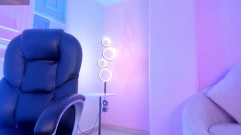 Maddison online show from November 26, 2025, 4:35 am