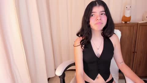 Snapshot of maddy_bennet chatting on January 18, 2025, 12:02 am Maddy Please help me with your thumbs up its important online show from January 18, 2025, 12:02 am