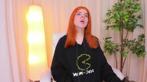 Snapshot of maddy_bennet chatting on February 19, 2025, 4:12 am Maddy Please help me with your thumbs up its important online show from February 19, 2025, 4:12 am